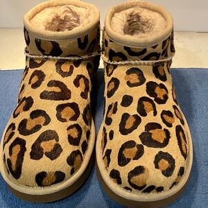 UGG Soft Beige Fur Lined Accessory